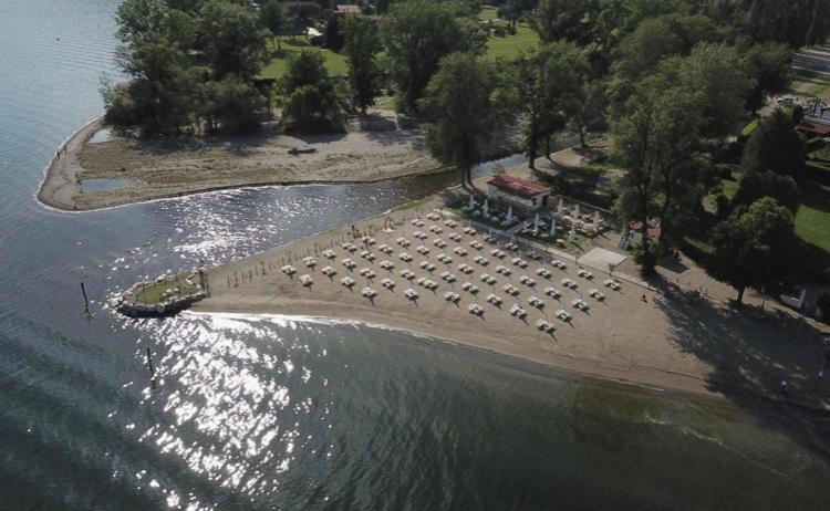 Appartamento Al Lago Леза Екстериор снимка