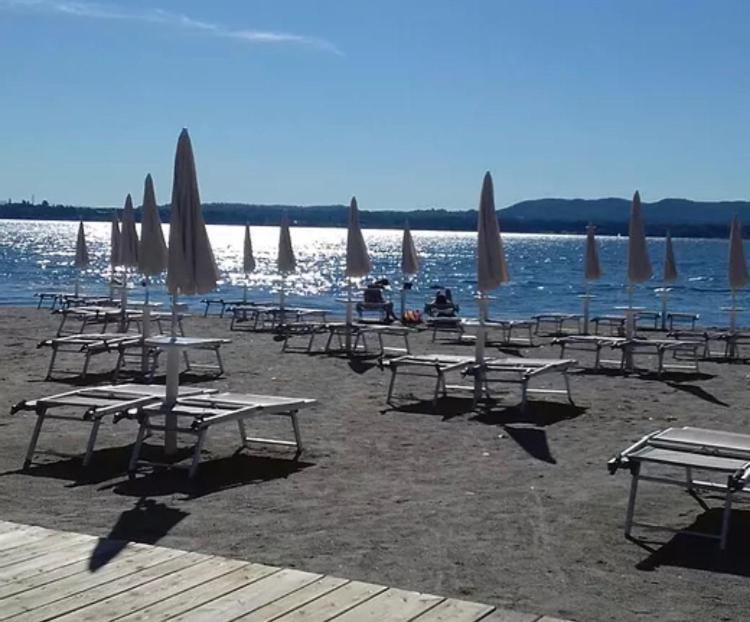 Appartamento Al Lago Леза Екстериор снимка